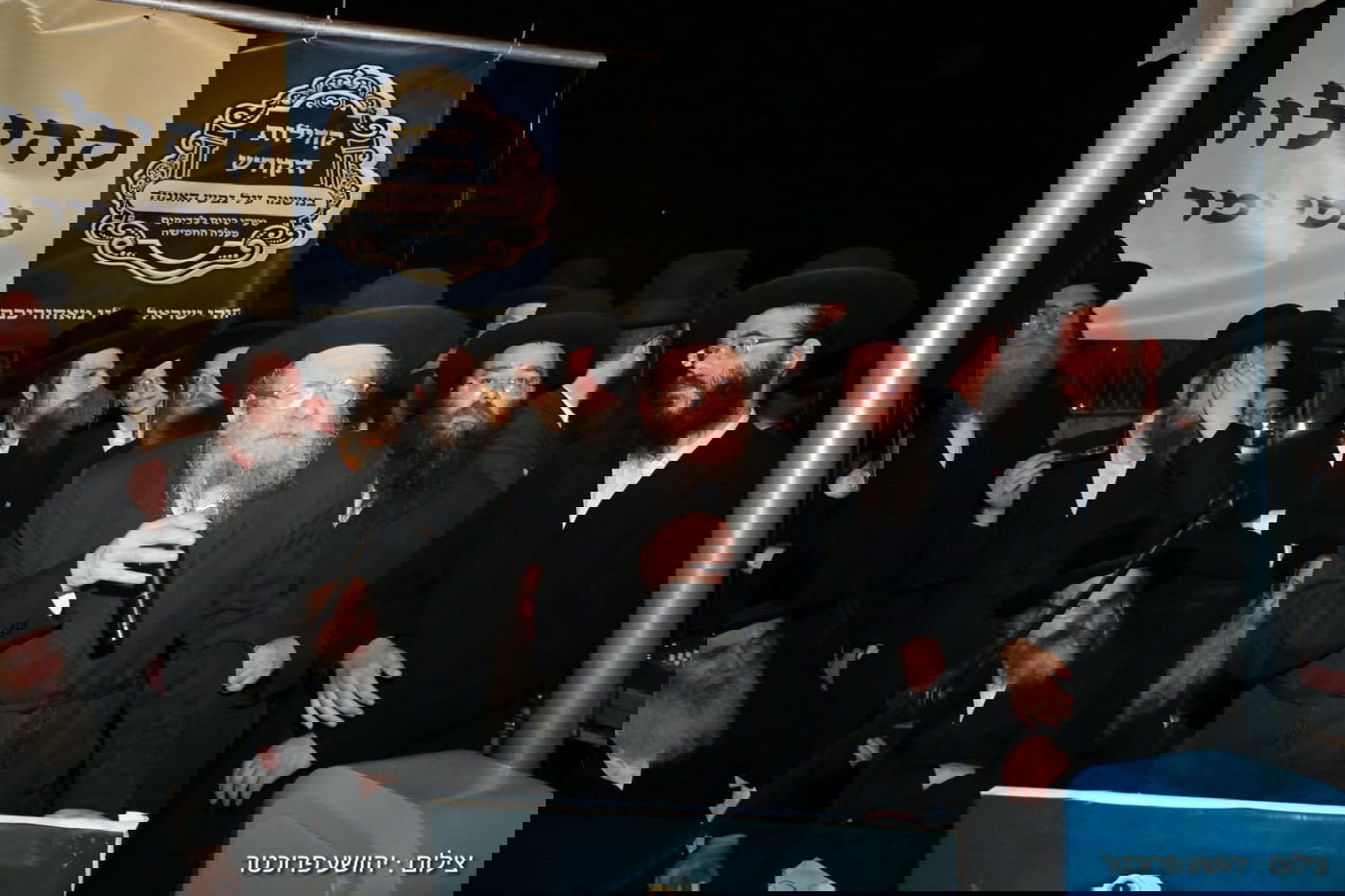 גדולי ישראל בעצרת מול שערי כלא 10