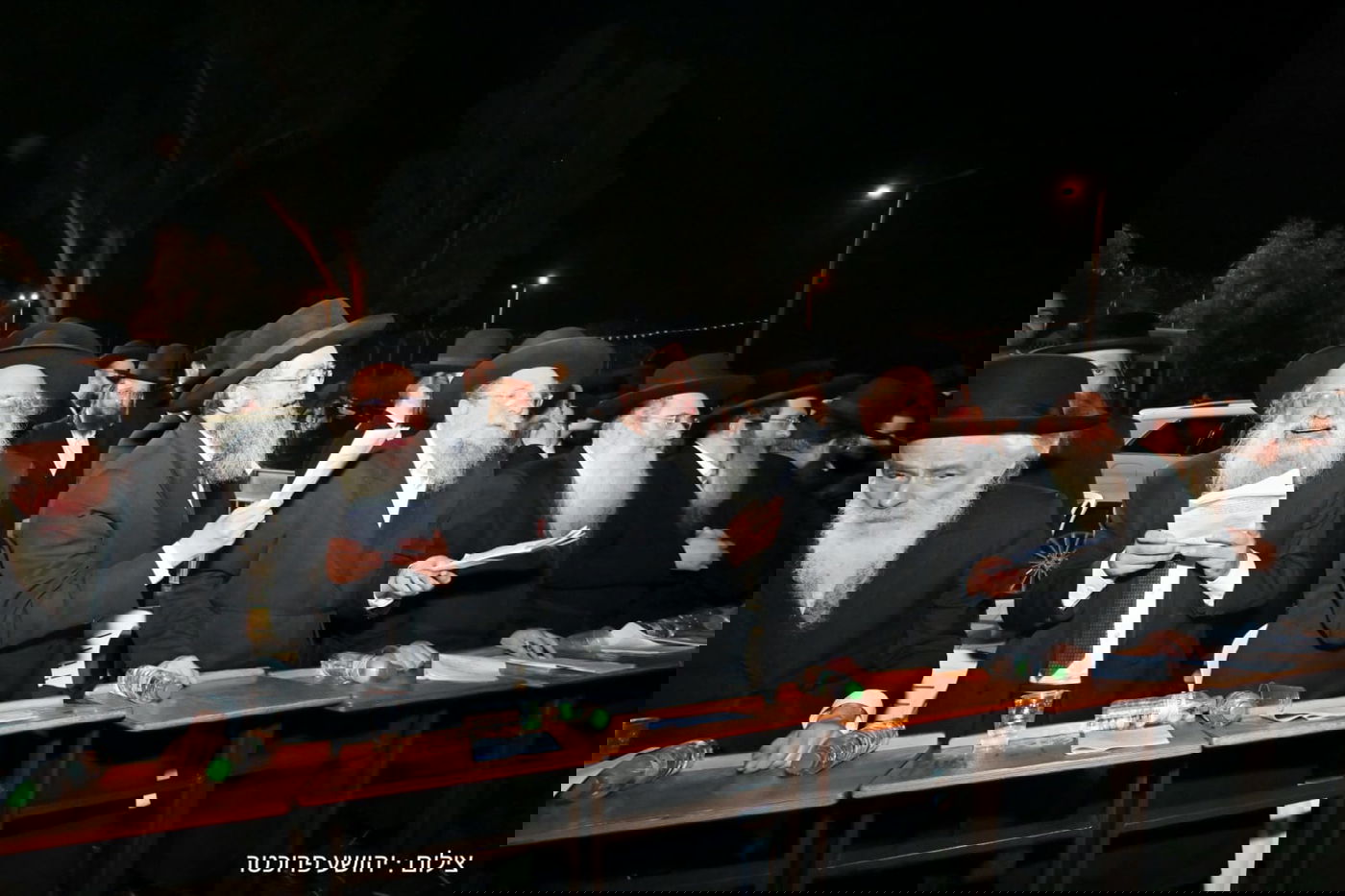 גדולי ישראל בעצרת מול שערי כלא 10