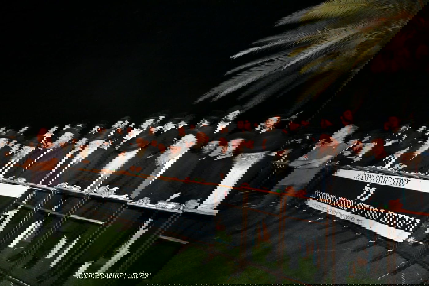 גדולי ישראל בעצרת מול שערי כלא 10