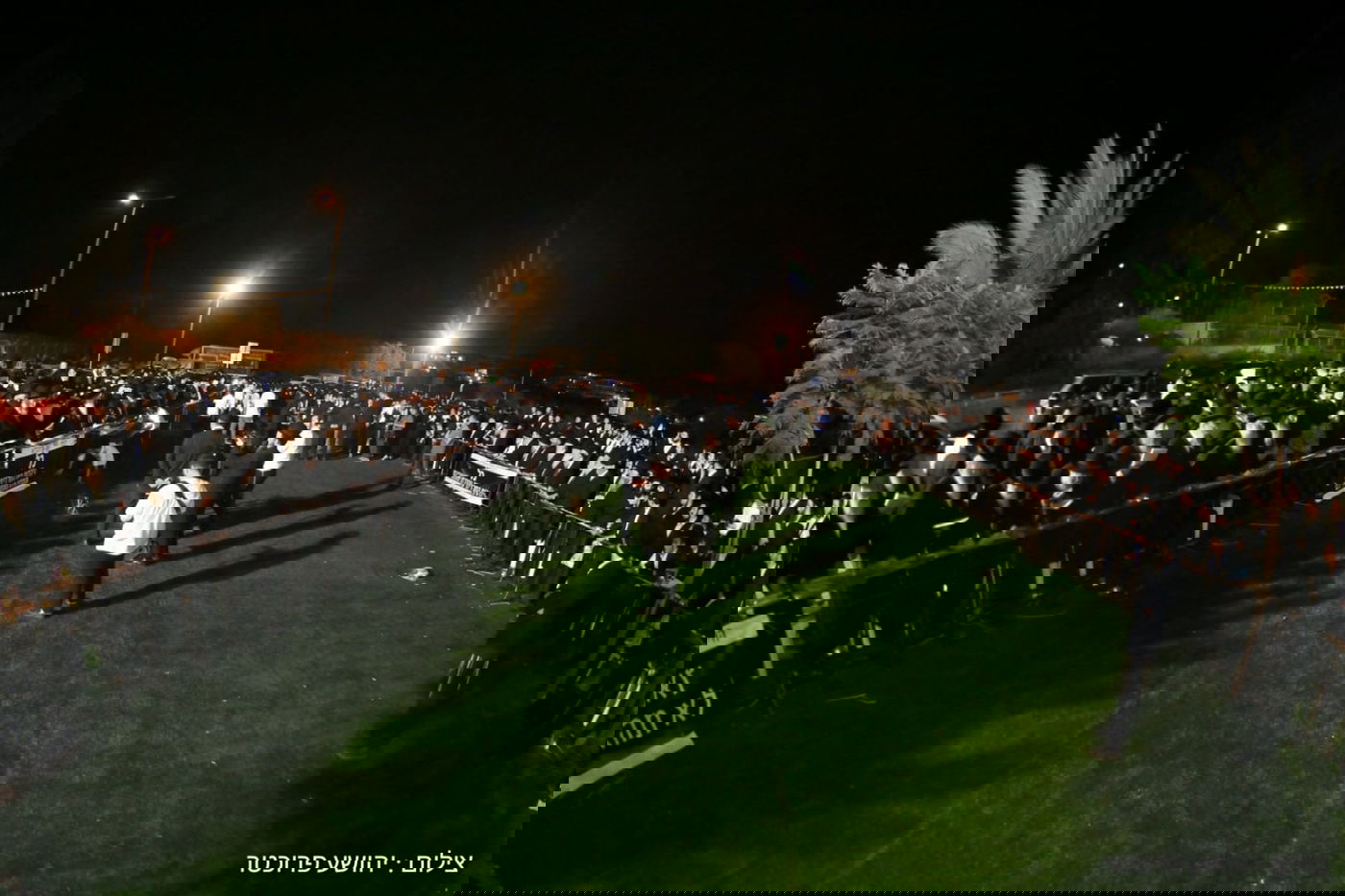 גדולי ישראל בעצרת מול שערי כלא 10