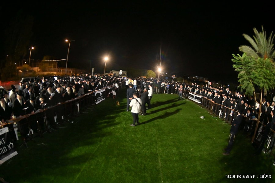 גדולי ישראל בעצרת מול שערי כלא 10