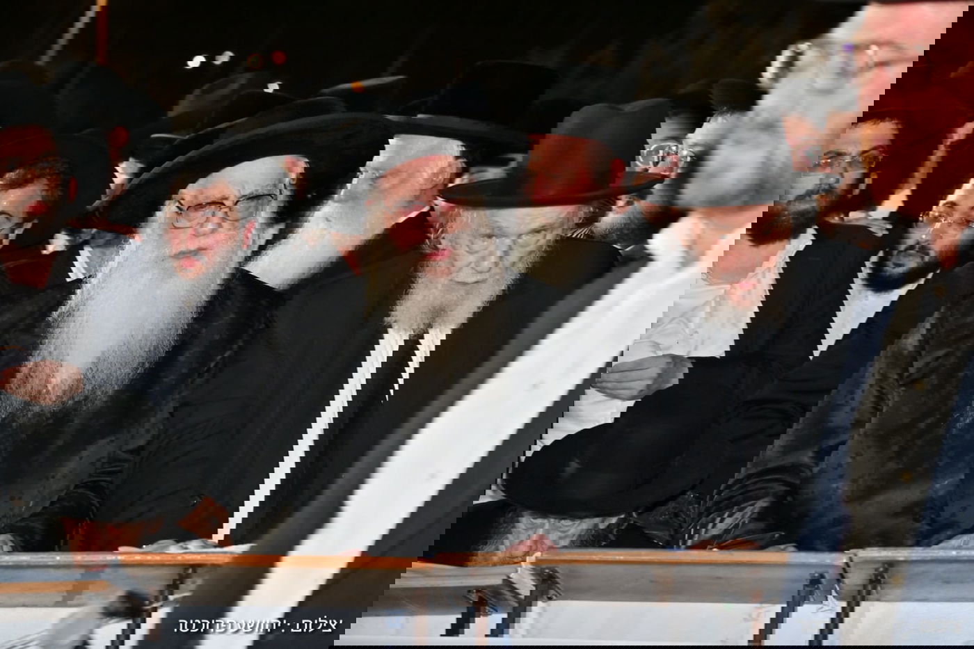 גדולי ישראל בעצרת מול שערי כלא 10