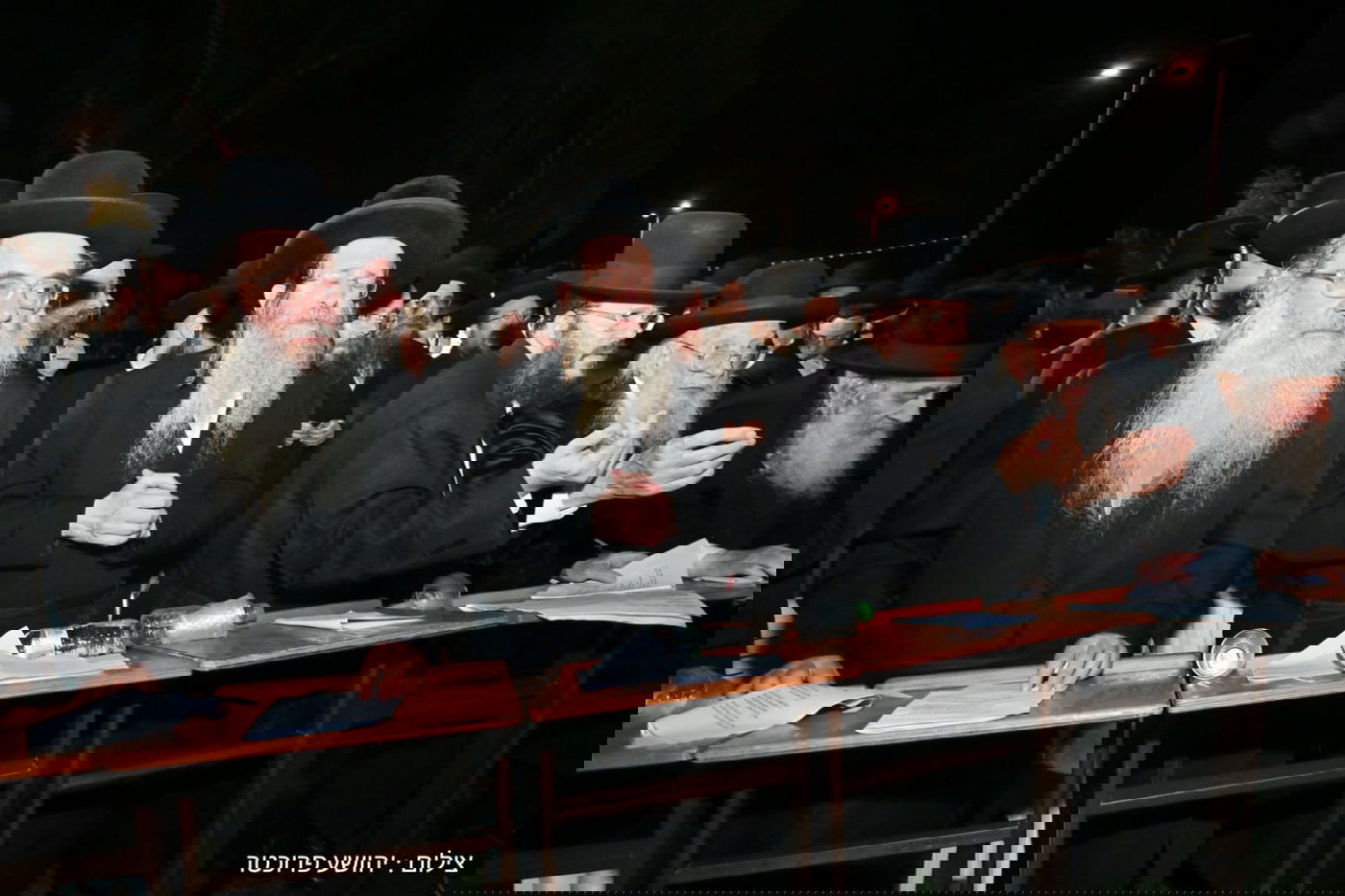 גדולי ישראל בעצרת מול שערי כלא 10