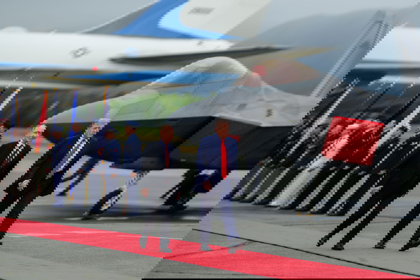 התפריט בארוחה - והדרך לבטא את שמו של פוטין: עובדי ממשל שכחו מסמכים במדפסת