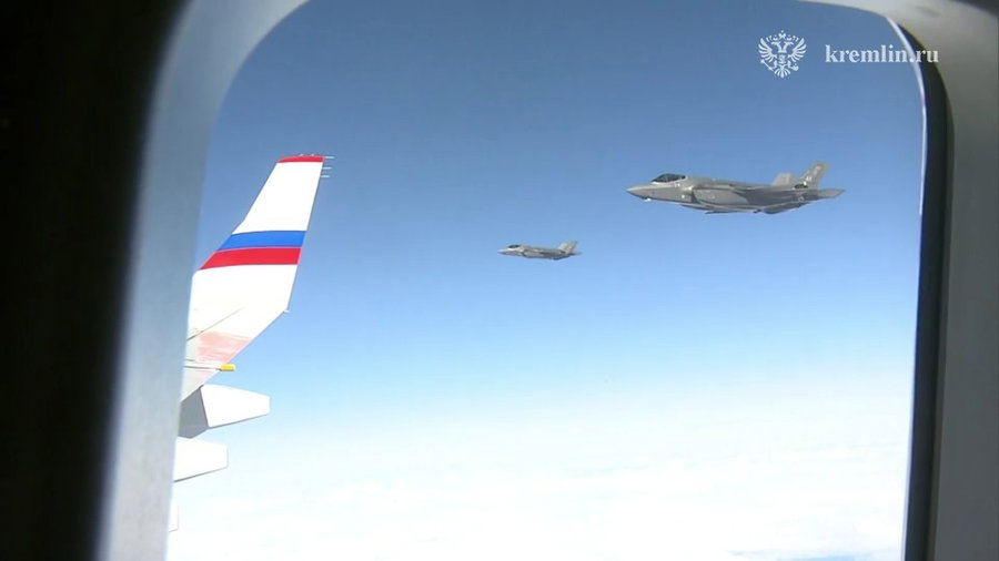 הליווי הנשיאותי לפוטין בשמי אלסקה