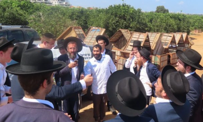 אחרי מחאות רבות וכמעט שבועיים בכלא הצבאי: הבחור ברוך יצחקוב שוחרר - כך הוא התקבל בחוץ