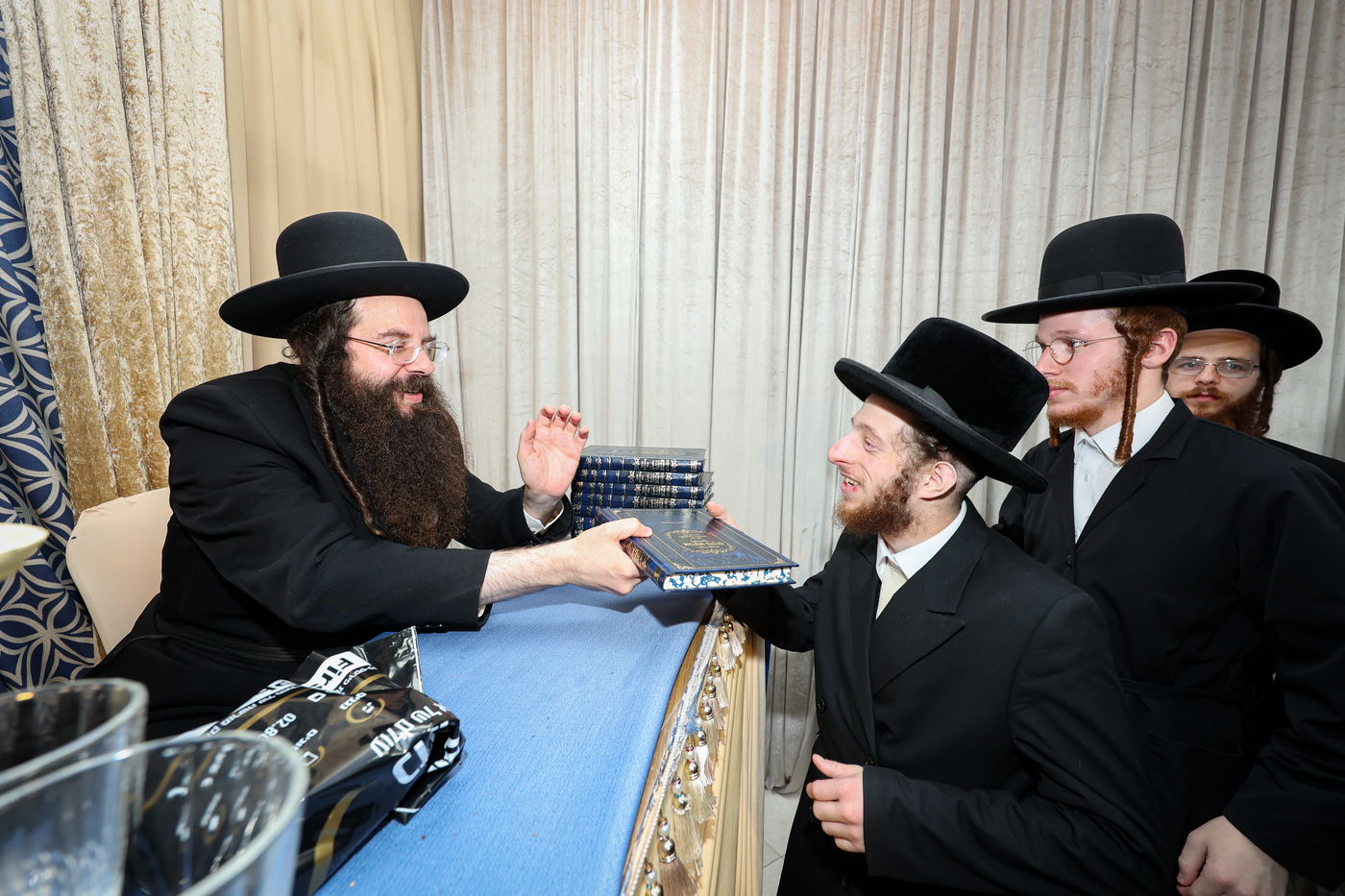 מעמד כבוד התורה בישיבת 'מאור עיניים' רחמיסטריווקא 