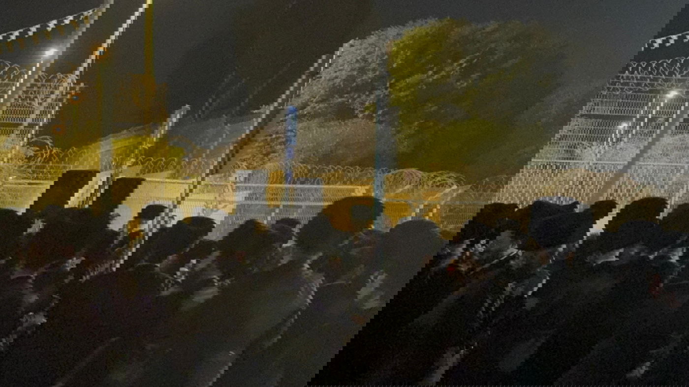 הגאון ר׳ חיים ישראל אברמצ'יק ראש ישיבת חידושי הרי"ם של חסידות גור, נואם בעצרת המחאה