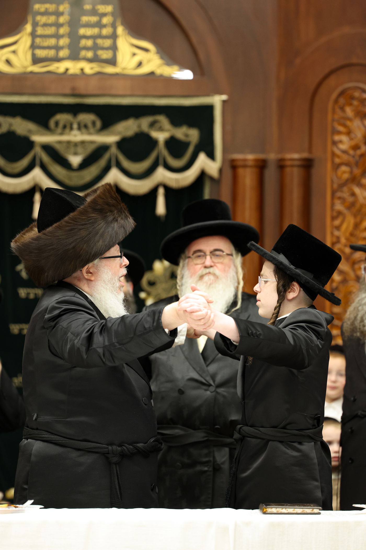 שמחת הבר מצוה לנכד האדמו"ר מבוהוש