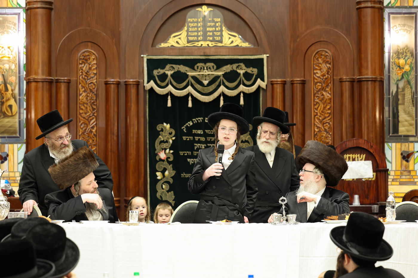 שמחת הבר מצוה לנכד האדמו"ר מבוהוש