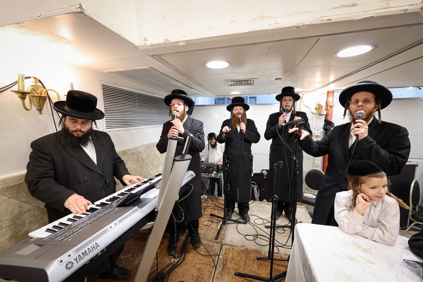 שמחת הבר מצוה לנכד האדמו"ר מבוהוש