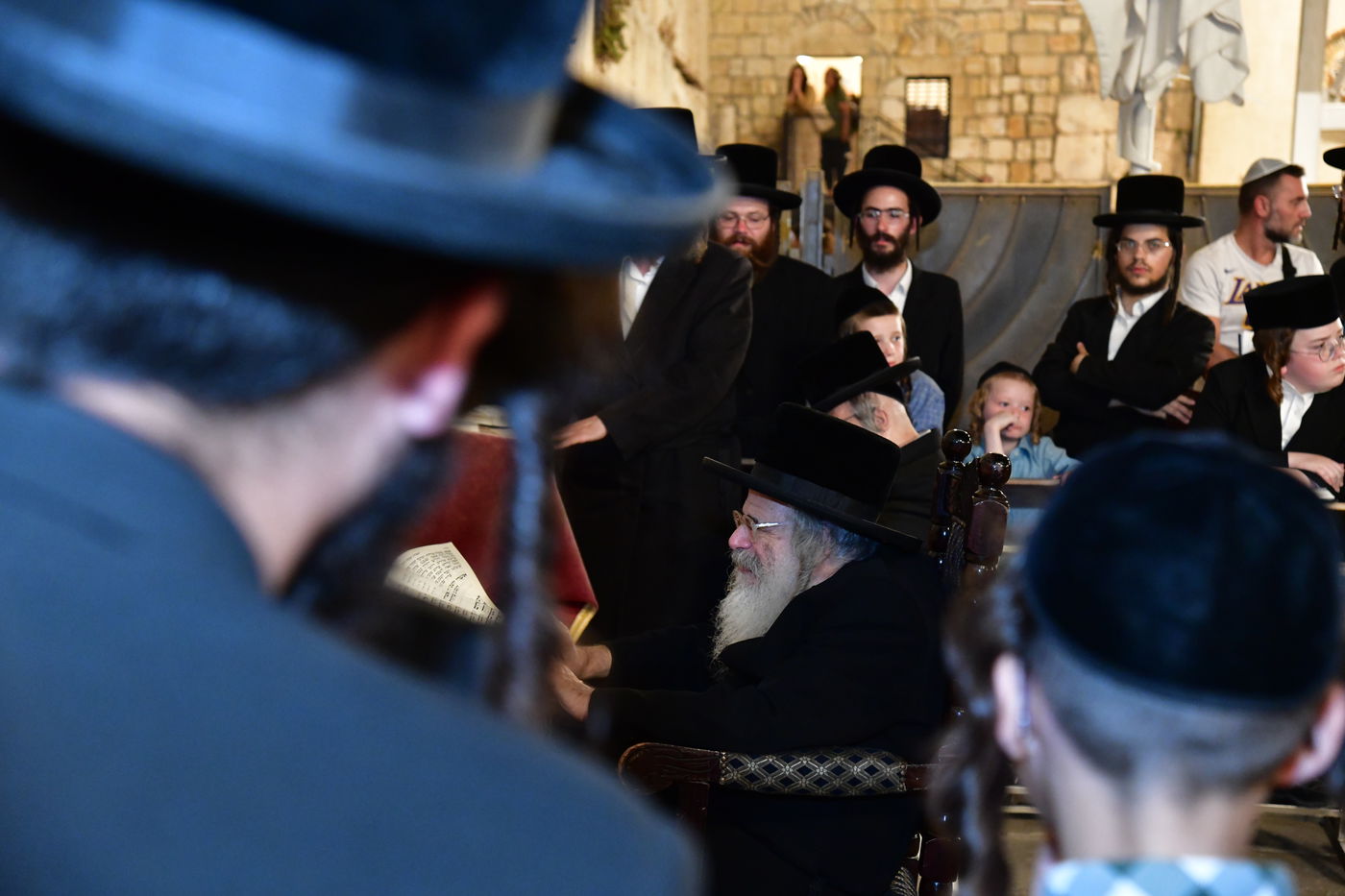 האדמו"ר מחוג חתם סופר בתפילה ע"י הכותל המערבי