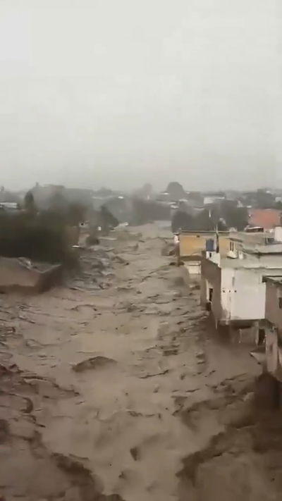 אסון בפקיסטן: שלוש-מאות הרוגים בגשמי מונסון פתאומיים | תיעוד