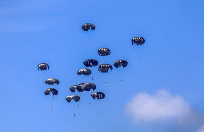 הצנחת סיוע הומניטרי