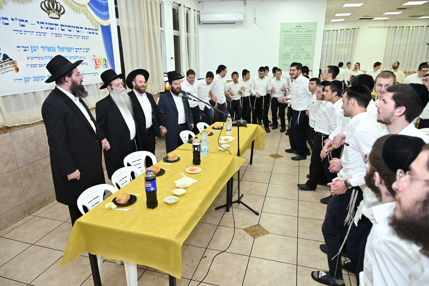 מעמד הסיומים השנתי בקעמפ ישיבת 'קרית מלך' 