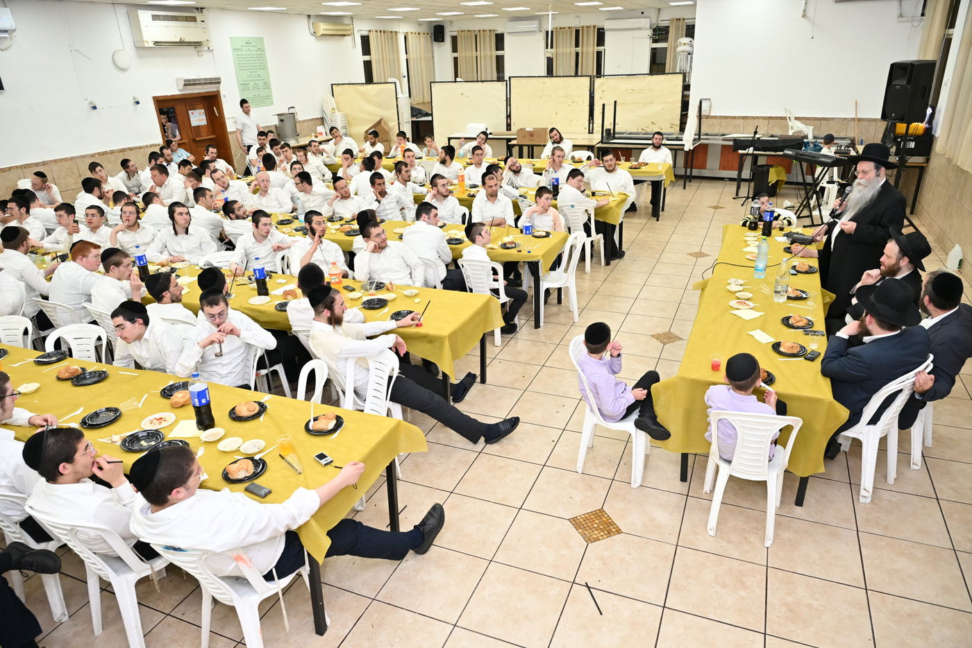 מעמד הסיומים השנתי בקעמפ ישיבת 'קרית מלך' 