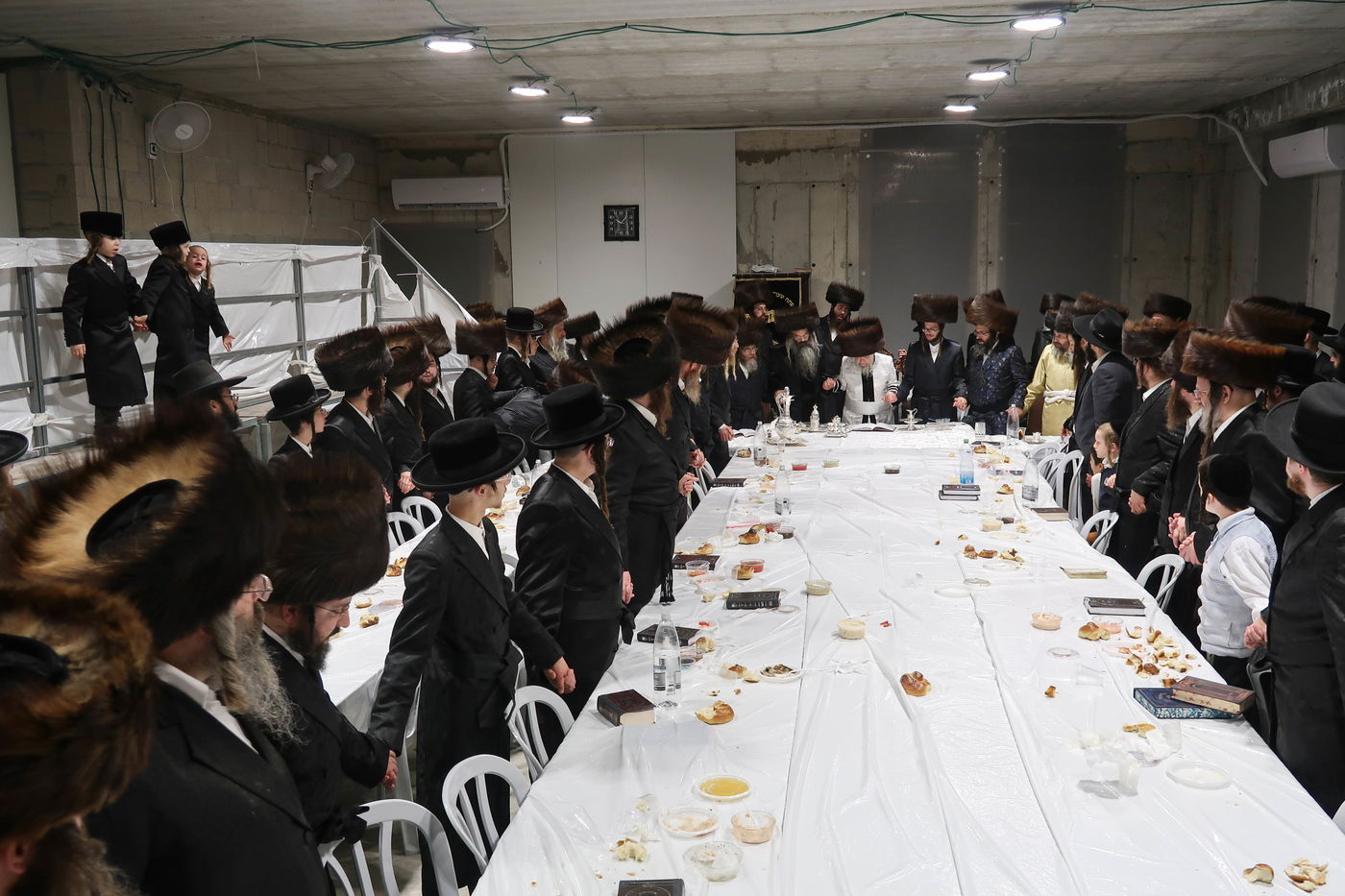 האדמו"ר מקרעטשניף סיגעט שבת בבית שמש