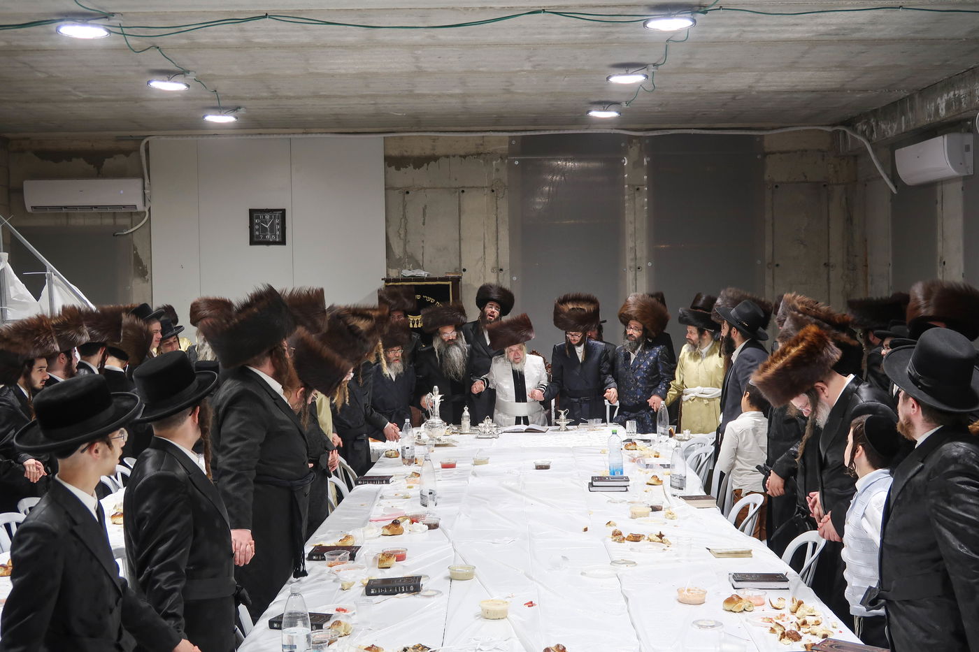 האדמו"ר מקרעטשניף סיגעט שבת בבית שמש