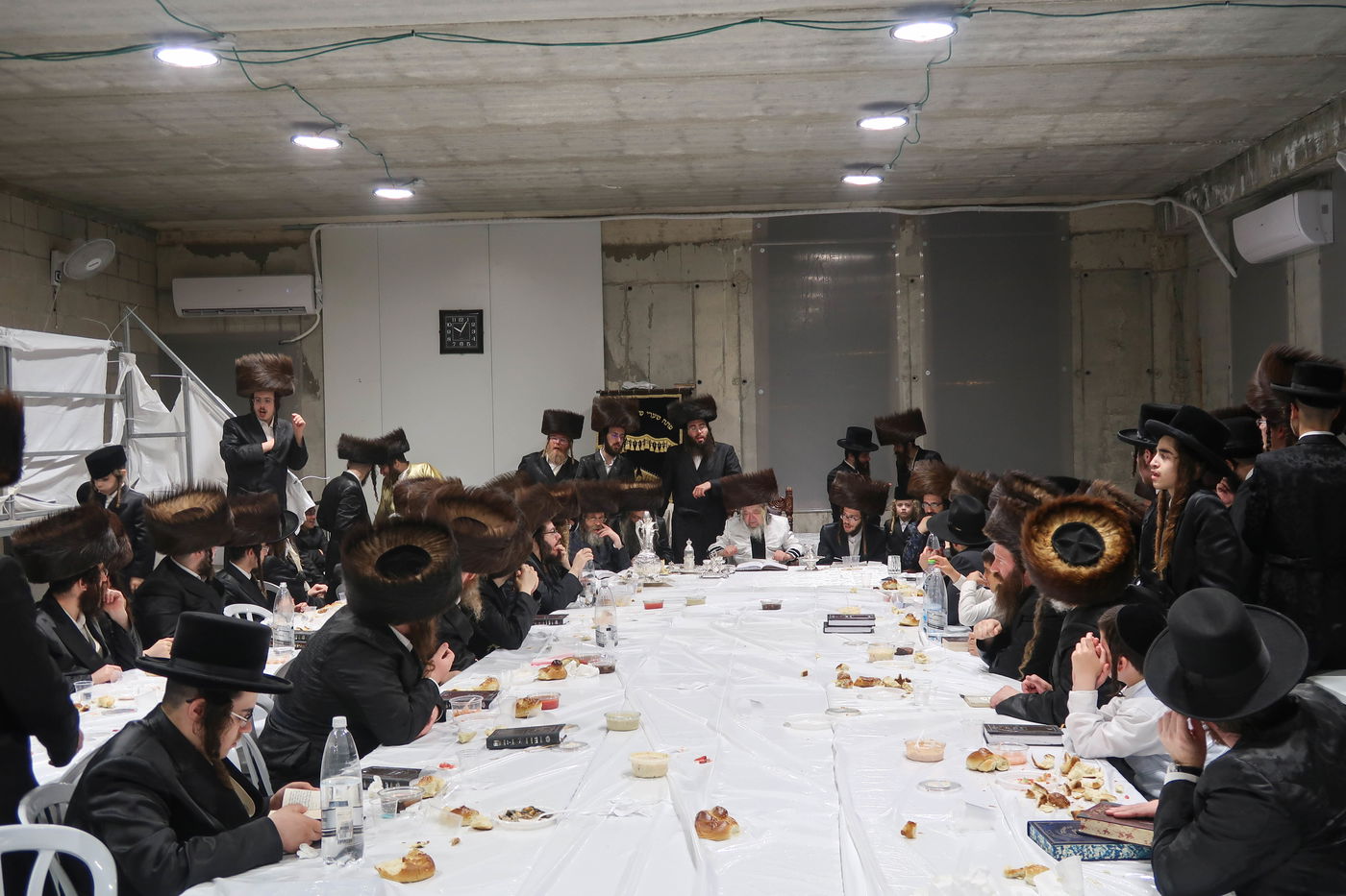 האדמו"ר מקרעטשניף סיגעט שבת בבית שמש