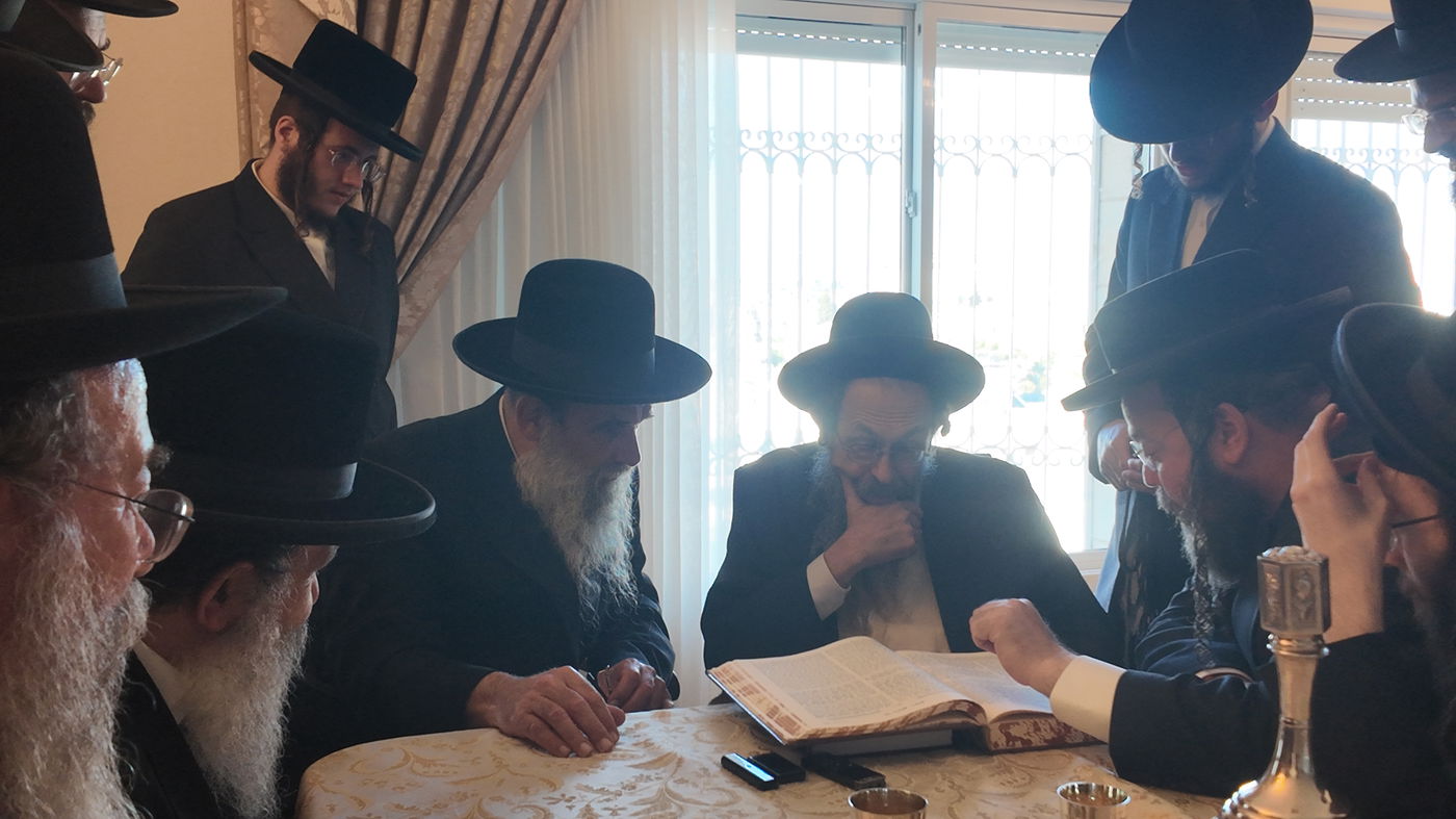 האדמו"ר מאשלג בביקור אצל האדמו"ר מתולדות יהודה סטוטשין