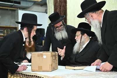 חלוקת פרסים בישיבת מודז'יץ