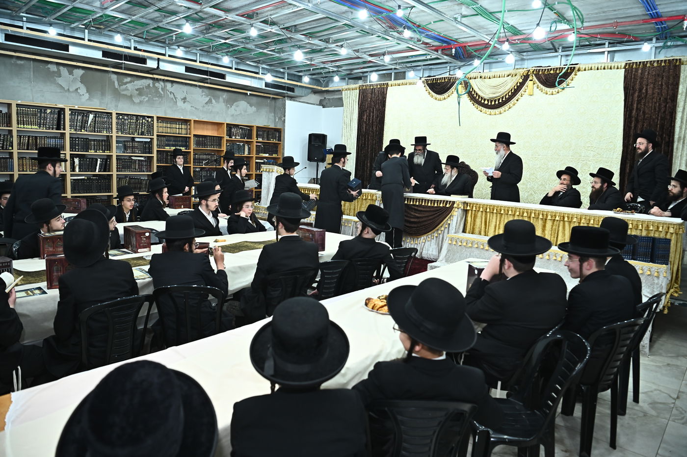 חלוקת פרסים בישיבת מודז'יץ