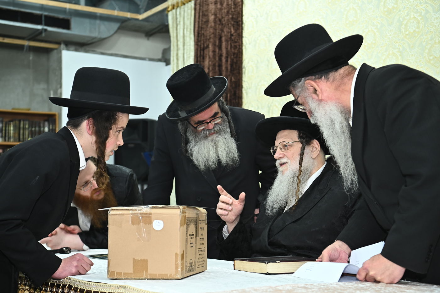 חלוקת פרסים בישיבת מודז'יץ