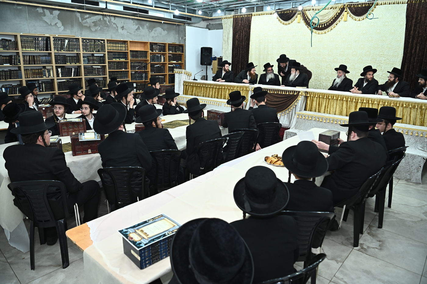 חלוקת פרסים בישיבת מודז'יץ