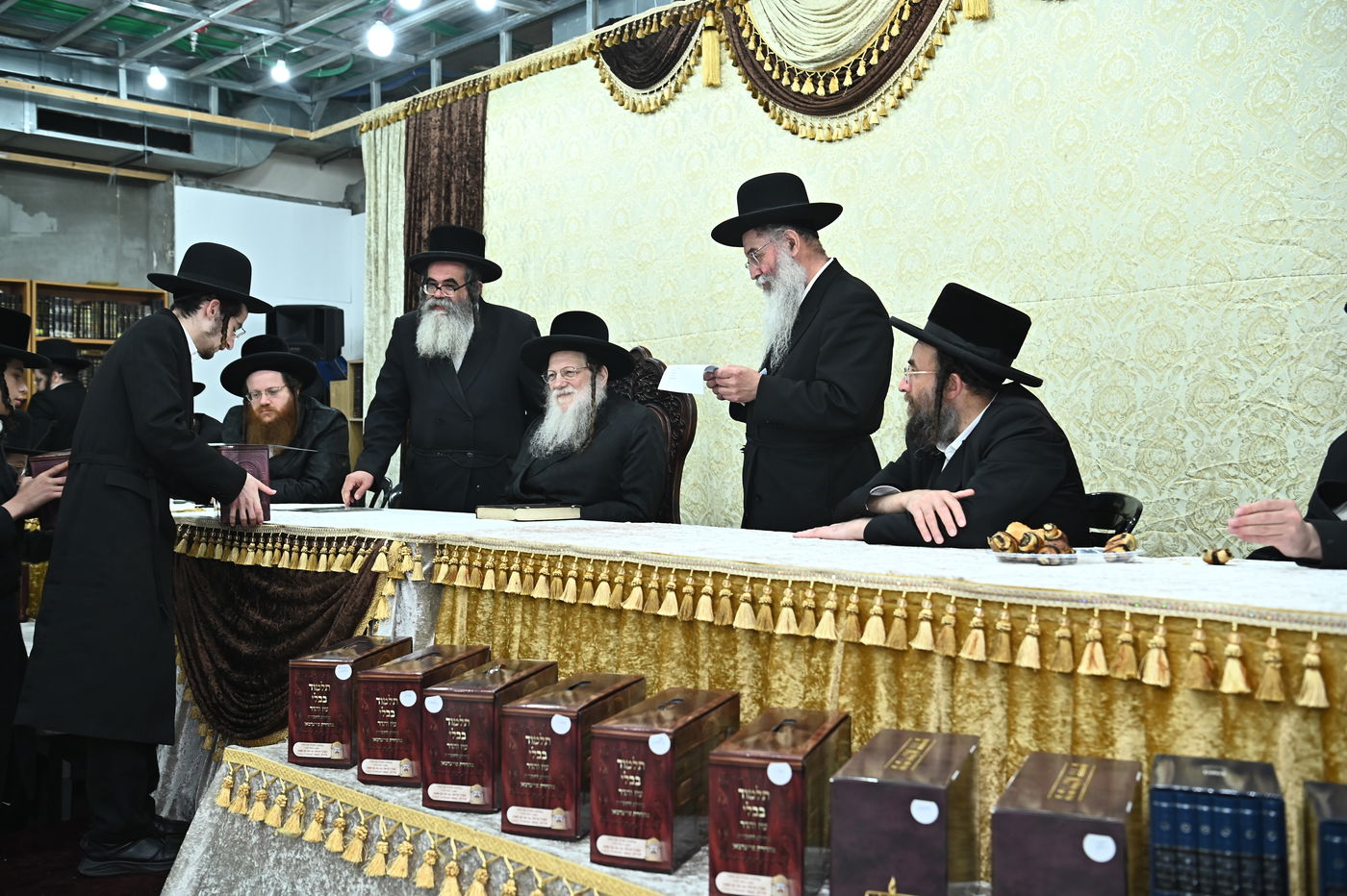 חלוקת פרסים בישיבת מודז'יץ