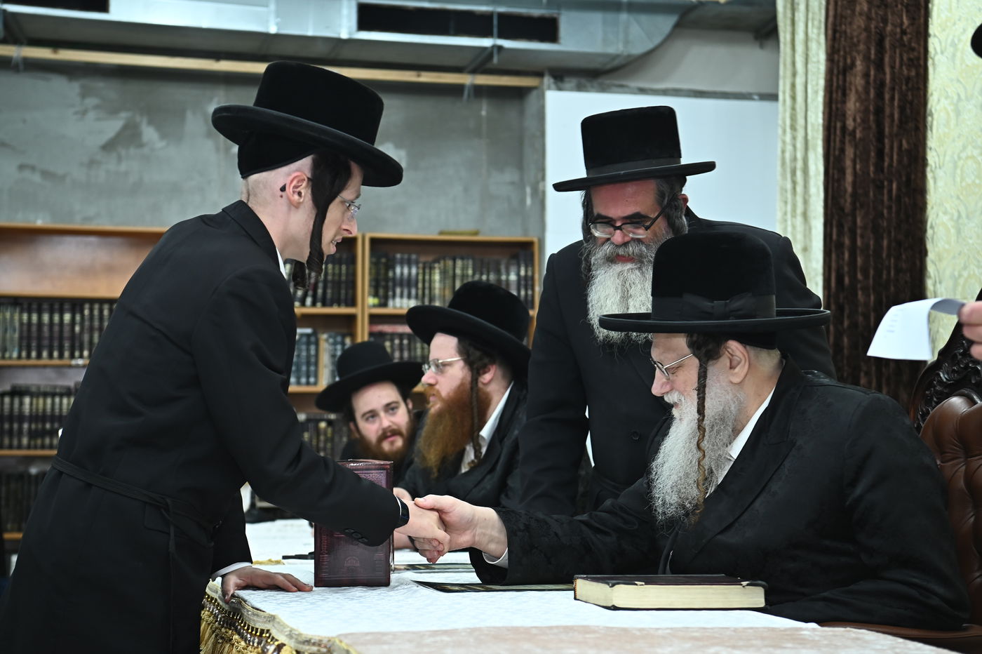 חלוקת פרסים בישיבת מודז'יץ