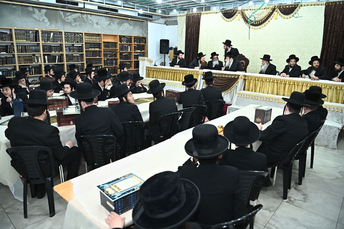 חלוקת פרסים בישיבת מודז'יץ