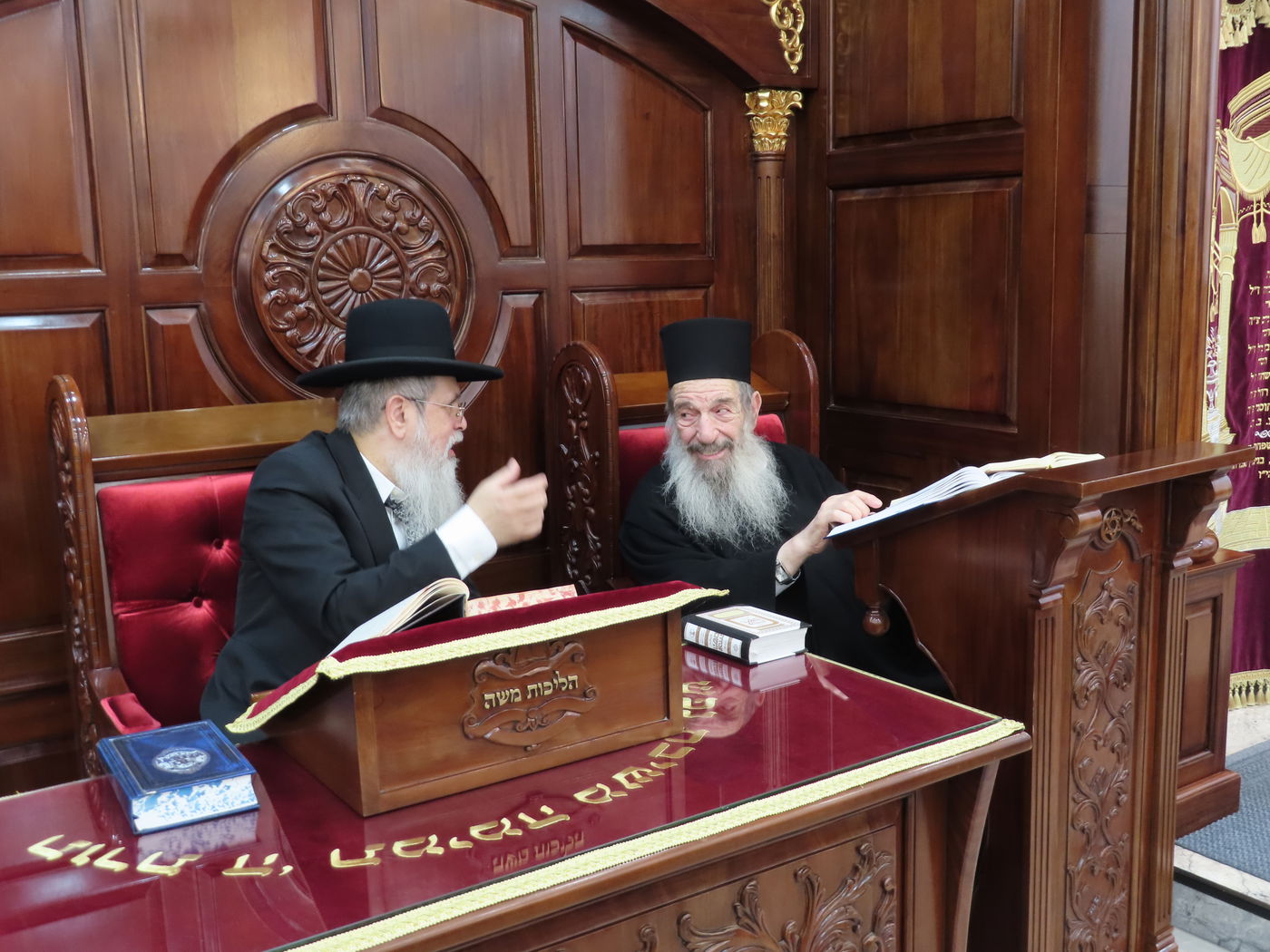 חכם ניסים בן שמעון בשיחה בביהמ"ד 'הליכות משה'