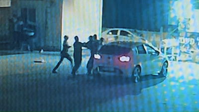 "הסתכלת עליי": מריבה בתור ליד דוכן המזון הסתיימה כואב | צפו