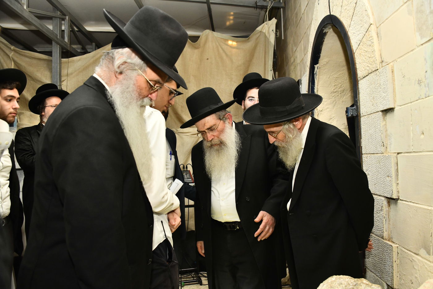 מעמד סגולת רינה של תורה למען אלפי הרווקים והרווקות בט"ו באב בעמוקה