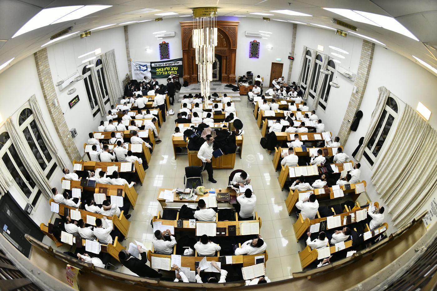 מעמד סגולת רינה של תורה למען אלפי הרווקים והרווקות בט"ו באב בעמוקה