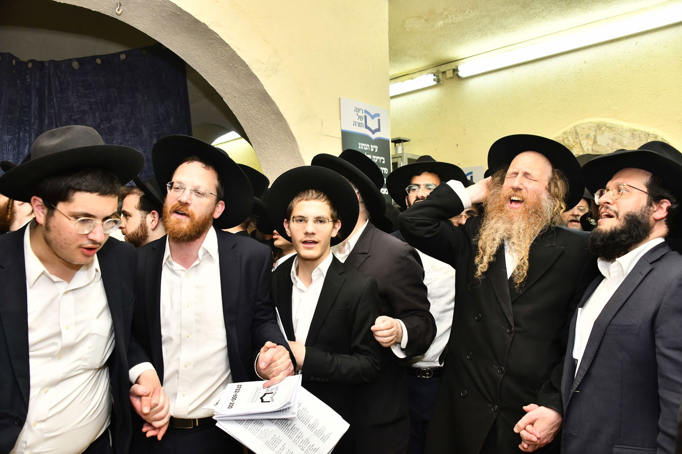 מעמד סגולת רינה של תורה למען אלפי הרווקים והרווקות בט"ו באב בעמוקה