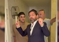 יישוב טוב: כך נקבעה מזוזה בביתו של השחקן הישראלי