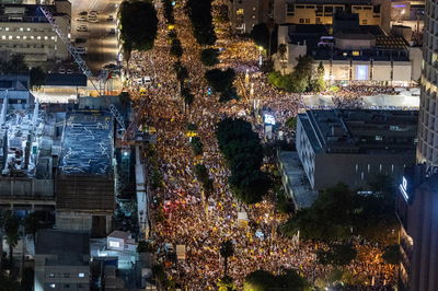 תחת איפול כבד: המסר שהועבר למשפחות החטופים - והשיחות השקטות מאחורי הקלעים לעסקה