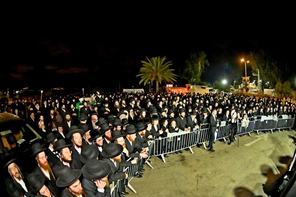 מחאת קהילות החסידים מול שערי כלא 10