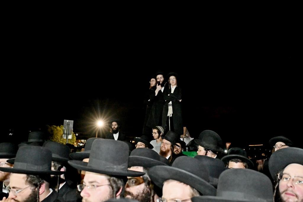 מחאת קהילות החסידים מול שערי כלא 10