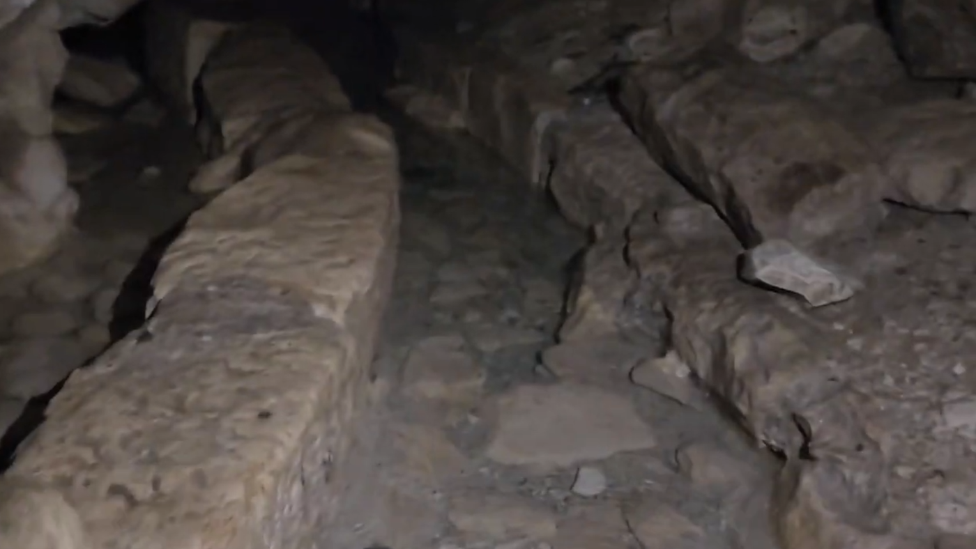 מעין נובע מבית המקדש | טבילה במעיין בן 500 שנה!