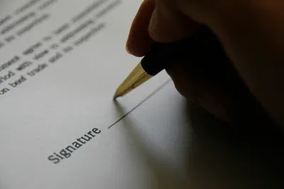 עבודה זרה דף ס"ג | חתם על
הוראת קבע לתרומה, האם יכול לחזור בו?