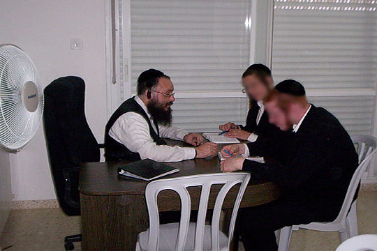 רבי אריה ברנשטיין ז"ל מלמד תלמידים