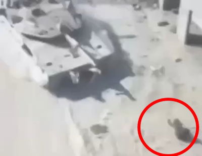 תיעוד דרמטי מהתקרית בעזה: טנק מתקרב לעבר המחבל - ומוחץ אותו