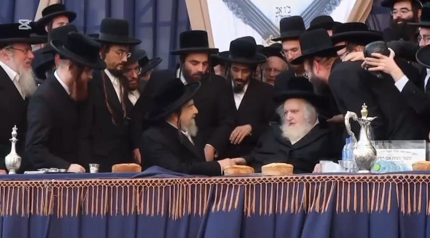 פגישתם ההיסטורית של הגר"מ שטרנבוך עם הגרי"מ שכטר