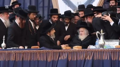 פגישתם ההיסטורית של הגר"מ שטרנבוך עם הגרי"מ שכטר