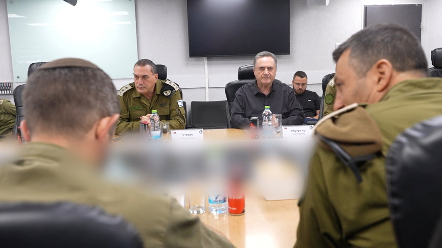 שר הביטחון בדיון על כיבוש עזה