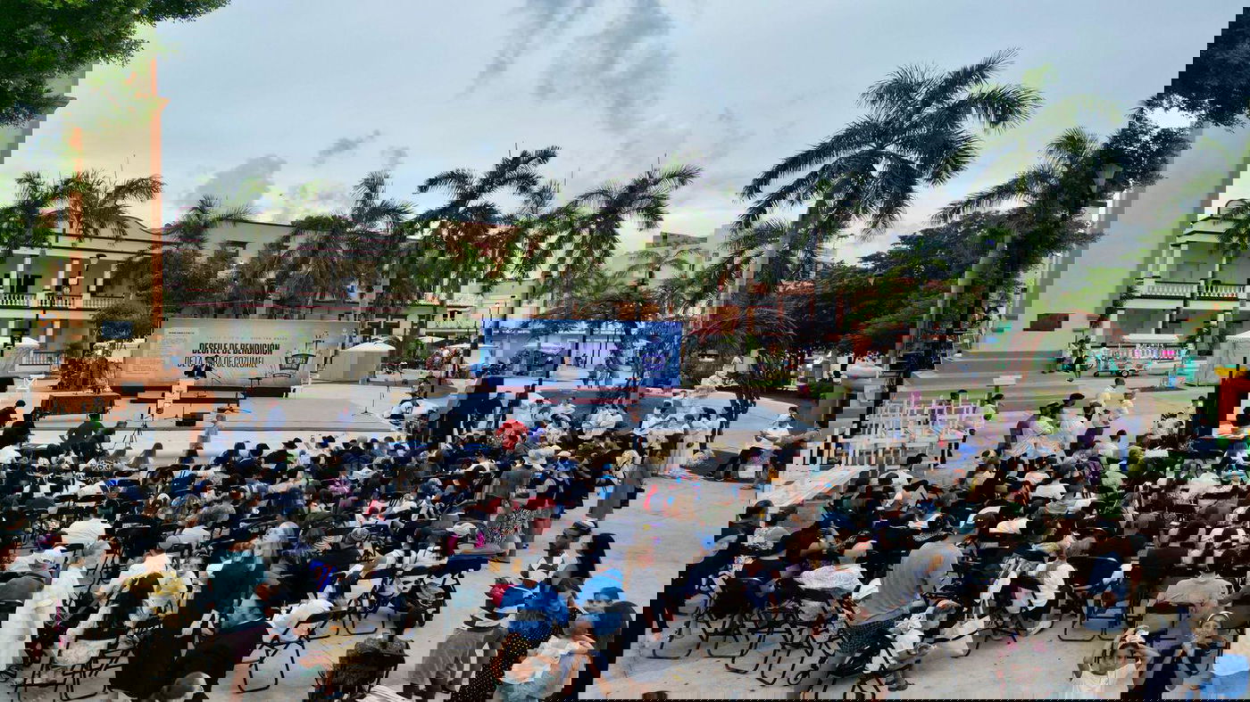 הכנסת ספר תורה בקוזומל שבמקסיקו