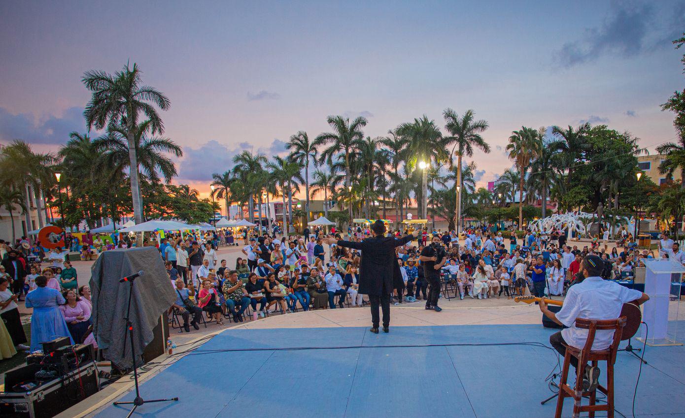 הכנסת ספר תורה בקוזומל שבמקסיקו