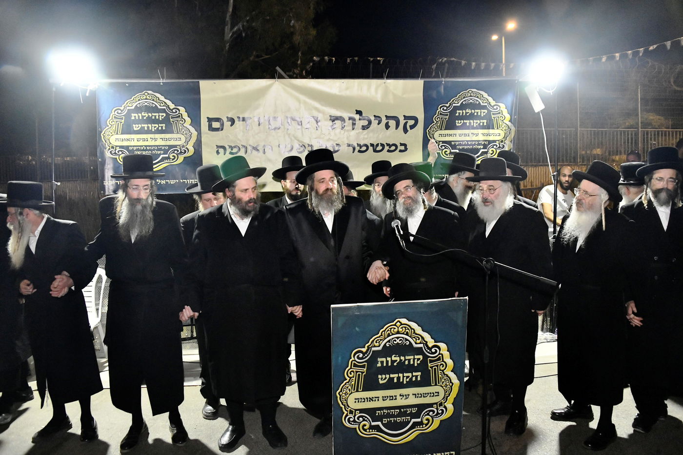 העצרת אמש מחוץ לשערי כלא 10